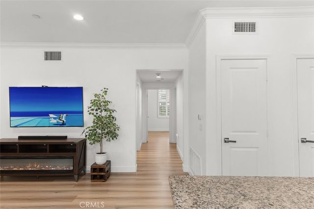 102 Rose Arch, Irvine, CA 92620