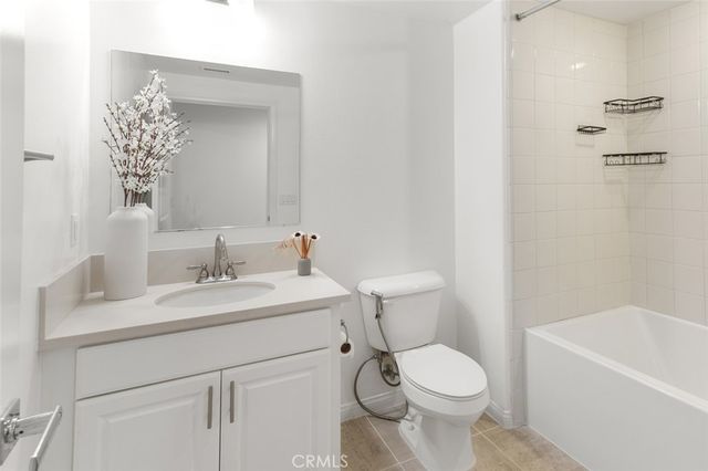102 Rose Arch, Irvine, CA 92620