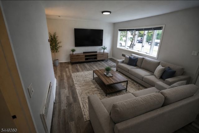 154 Jefferson Ave, River Edge Boro, NJ 07661