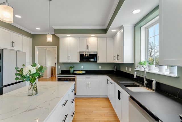 31 Vale Drive, South Burlington, VT 05403