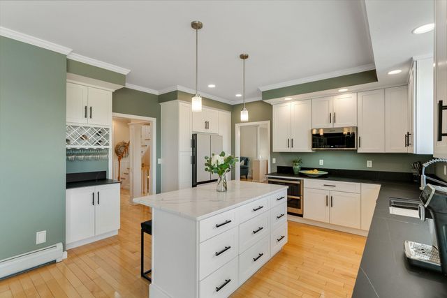 31 Vale Drive, South Burlington, VT 05403