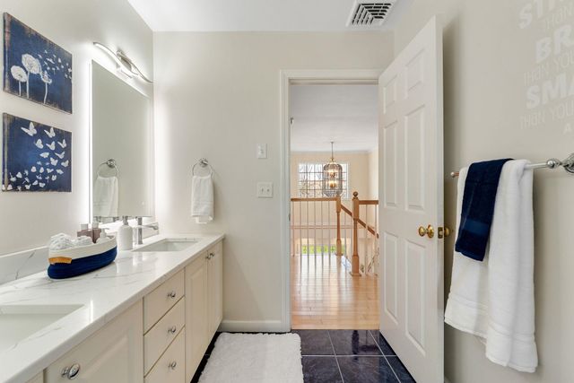 31 Vale Drive, South Burlington, VT 05403