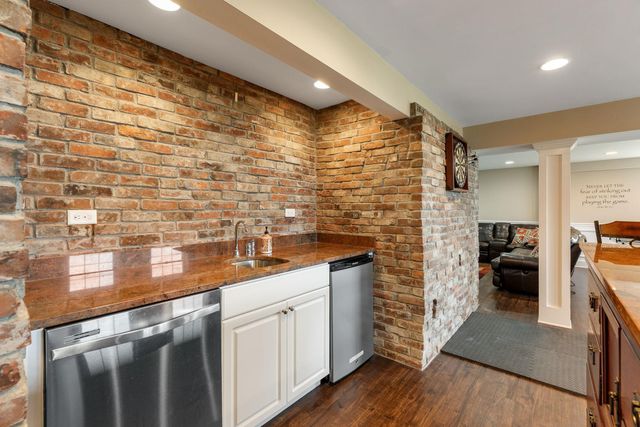 31 Vale Drive, South Burlington, VT 05403