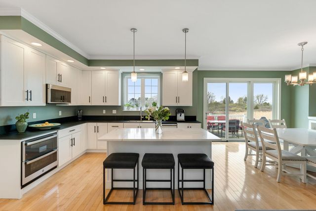 31 Vale Drive, South Burlington, VT 05403