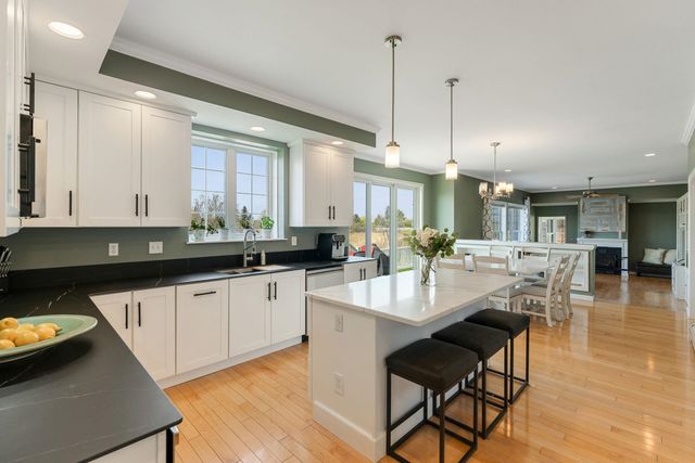 31 Vale Drive, South Burlington, VT 05403