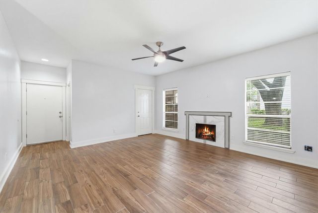 9707 Richmond Avenue 127, Houston, TX 77042