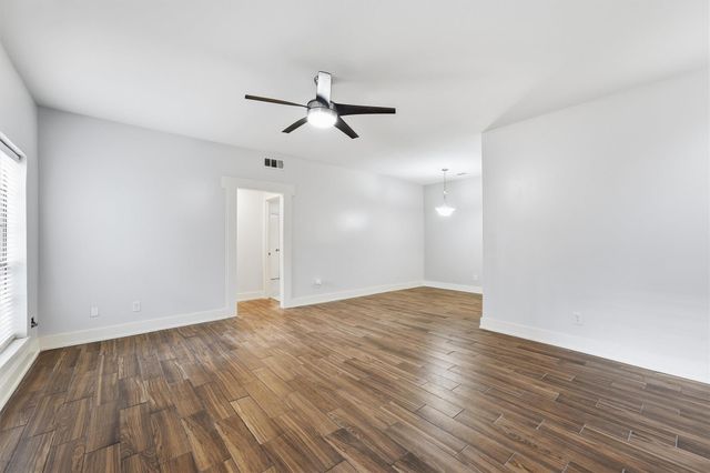 9707 Richmond Avenue 127, Houston, TX 77042