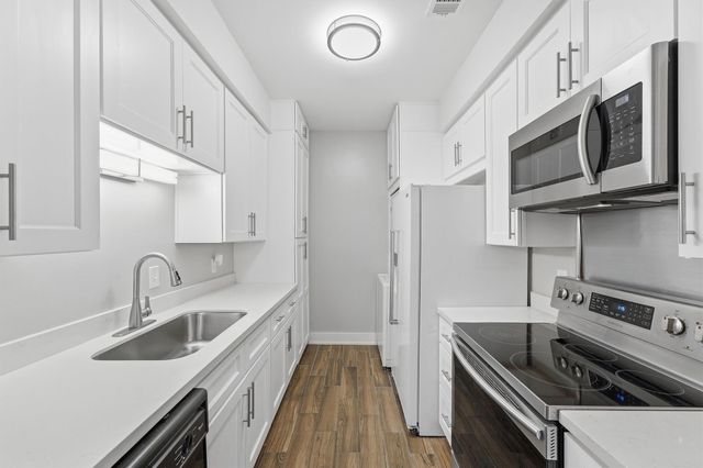 9707 Richmond Avenue 127, Houston, TX 77042