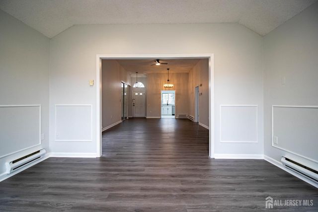 659-B Azalea Plaza, Monroe, NJ 08831