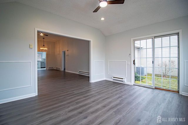 659-B Azalea Plaza, Monroe, NJ 08831