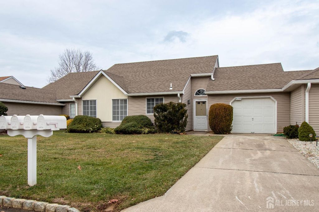 659-B Azalea Plaza, Monroe, NJ 08831