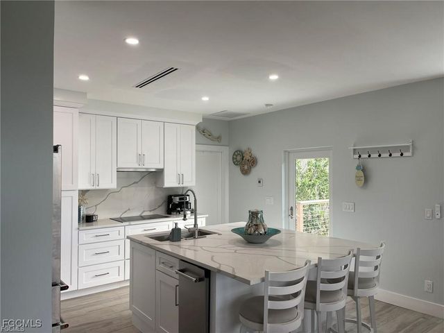 640 Gulf LN 4, Captiva, FL 33924
