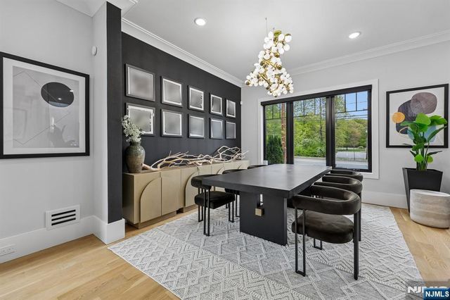 424 Ridgewood Avenue, Paramus, NJ 07652