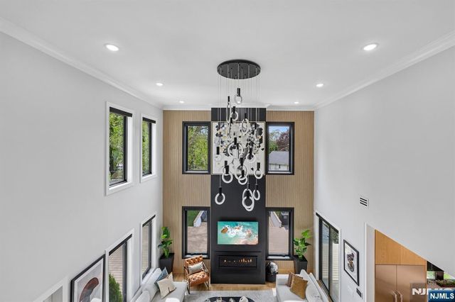 424 Ridgewood Avenue, Paramus, NJ 07652