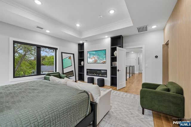 424 Ridgewood Avenue, Paramus, NJ 07652
