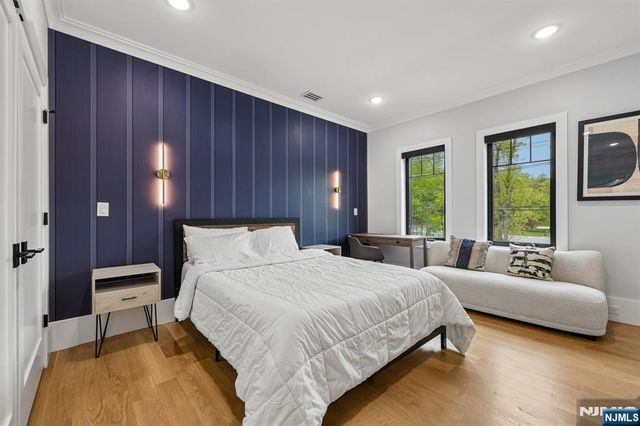 424 Ridgewood Avenue, Paramus, NJ 07652