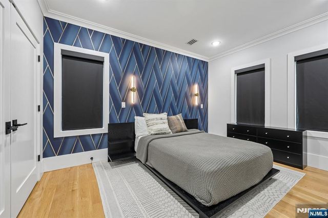424 Ridgewood Avenue, Paramus, NJ 07652