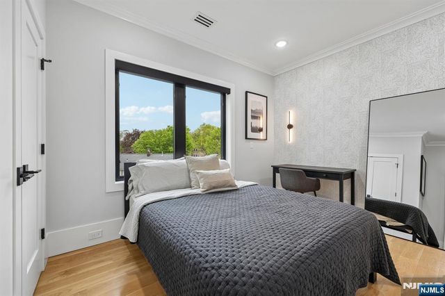 424 Ridgewood Avenue, Paramus, NJ 07652