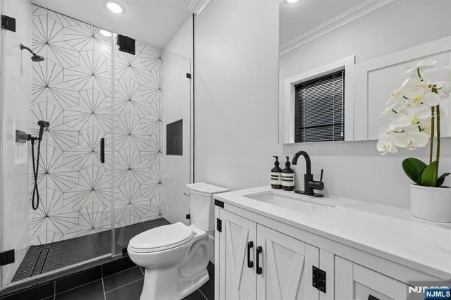 424 Ridgewood Avenue, Paramus, NJ 07652