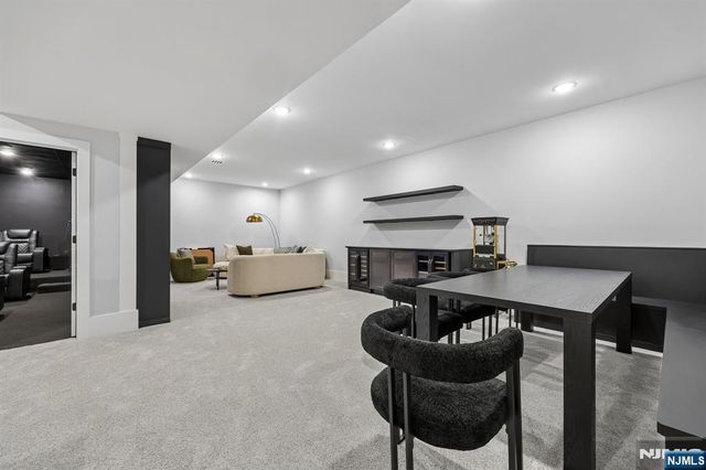 424 Ridgewood Avenue, Paramus, NJ 07652