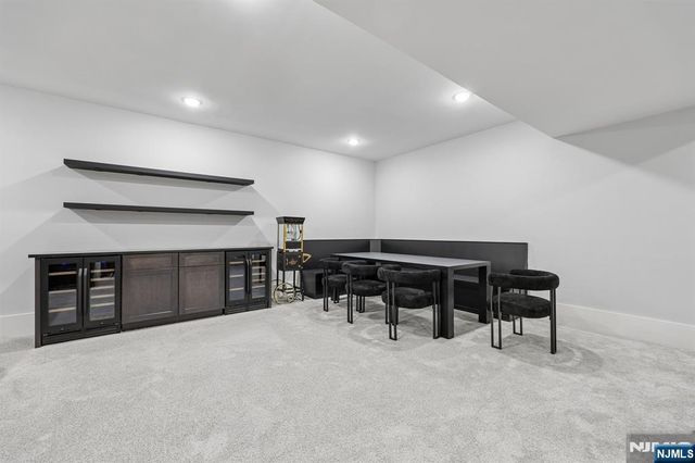 424 Ridgewood Avenue, Paramus, NJ 07652