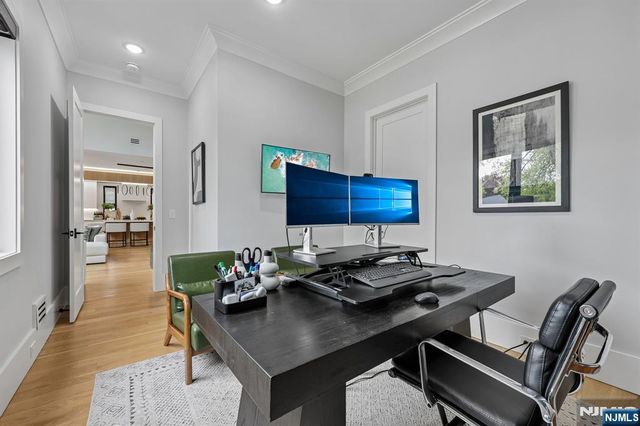 424 Ridgewood Avenue, Paramus, NJ 07652