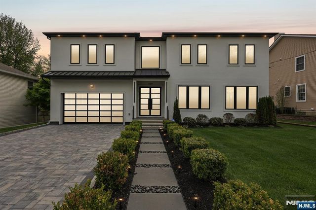 424 Ridgewood Avenue, Paramus, NJ 07652