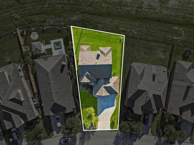 91 W Wading Pond Circle, The Woodlands, TX 77375