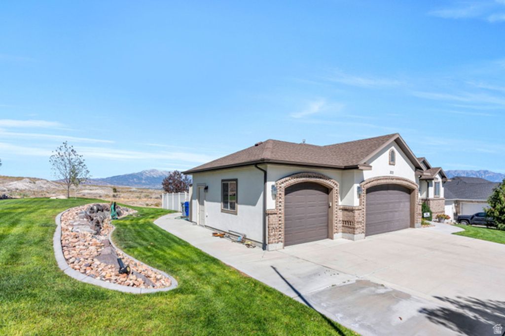 322 W LARIAT BLVD, Saratoga Springs, UT 84045 — photo 2