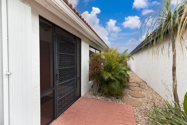 10861 White Aspen Lane, Boca Raton, FL 33428