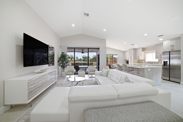 10861 White Aspen Lane, Boca Raton, FL 33428