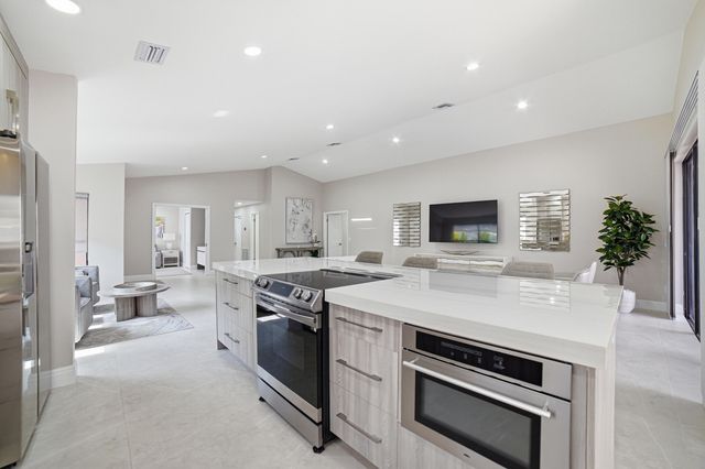 10861 White Aspen Lane, Boca Raton, FL 33428