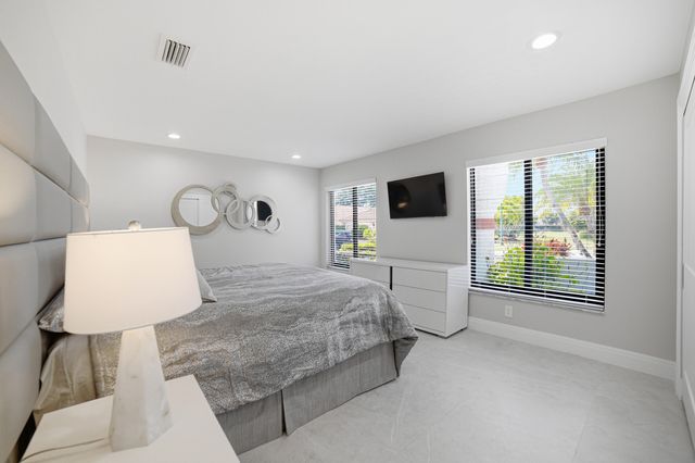 10861 White Aspen Lane, Boca Raton, FL 33428