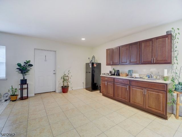 433 Linden Ave, Elizabeth City, NJ 07202