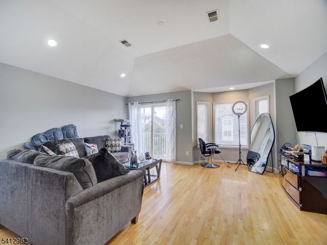 433 Linden Ave, Elizabeth City, NJ 07202