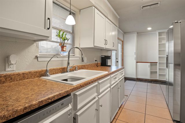106 Wayne Drive, Sanger, TX 76266