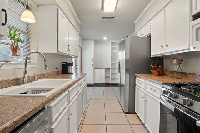 106 Wayne Drive, Sanger, TX 76266