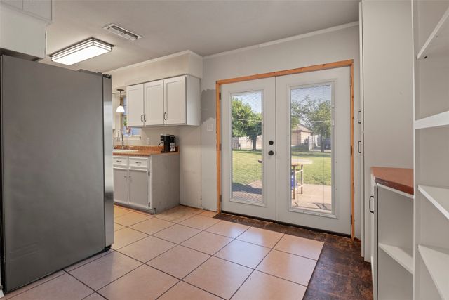 106 Wayne Drive, Sanger, TX 76266