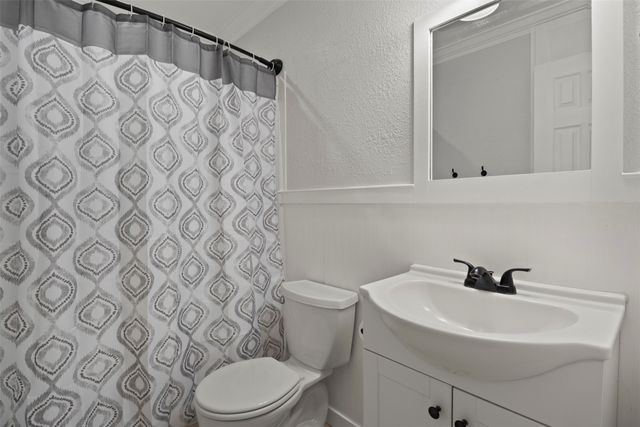 106 Wayne Drive, Sanger, TX 76266