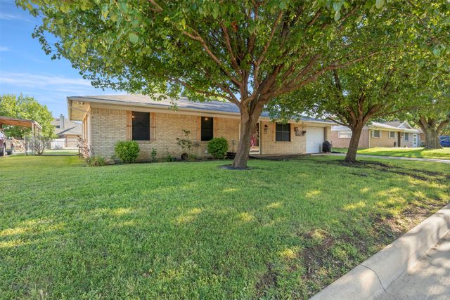 106 Wayne Drive, Sanger, TX 76266
