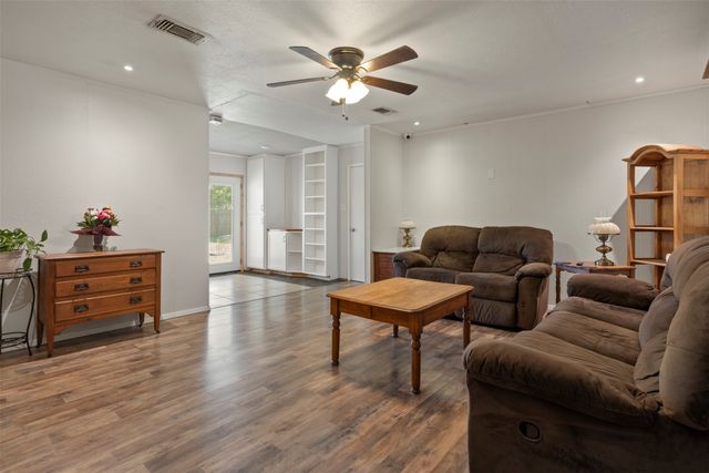 106 Wayne Drive, Sanger, TX 76266