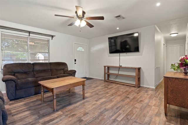 106 Wayne Drive, Sanger, TX 76266