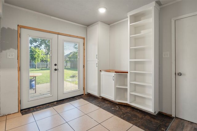 106 Wayne Drive, Sanger, TX 76266