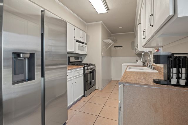 106 Wayne Drive, Sanger, TX 76266