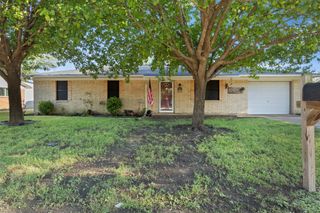 106 Wayne Drive, Sanger, TX 76266