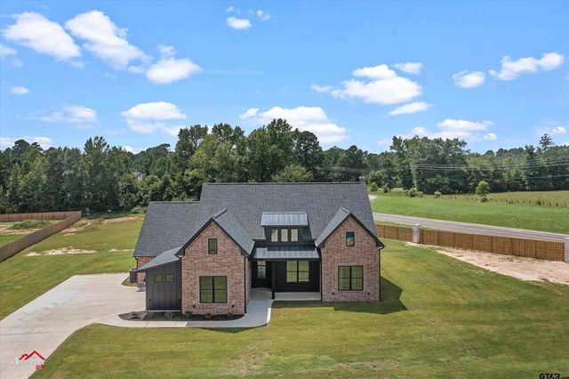 190 Brooks Dr, Gladewater, TX 75647