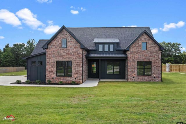 190 Brooks Dr, Gladewater, TX 75647