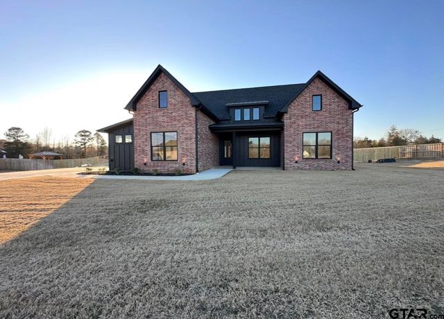 190 Brooks Dr, Gladewater, TX 75647