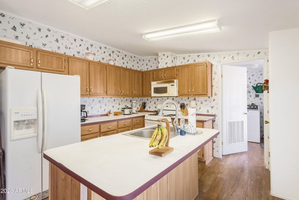 Image 12 of property listing at 684 S Lazy Beaver Way, Sierra Vista, AZ 85635