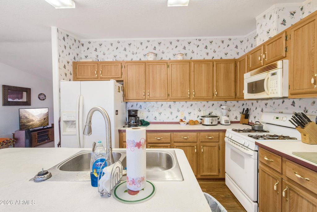 Image 13 of property listing at 684 S Lazy Beaver Way, Sierra Vista, AZ 85635